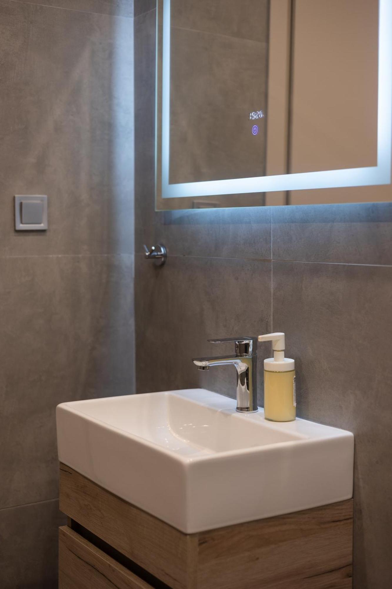 Alkazar Apartment *